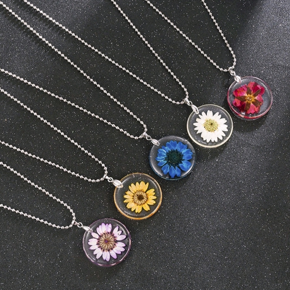 Resin chrysanthemum necklace